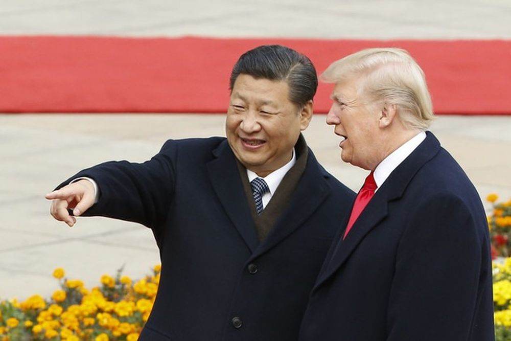 Xi Jingping (stânga) şi Donald Trump (dreapta)